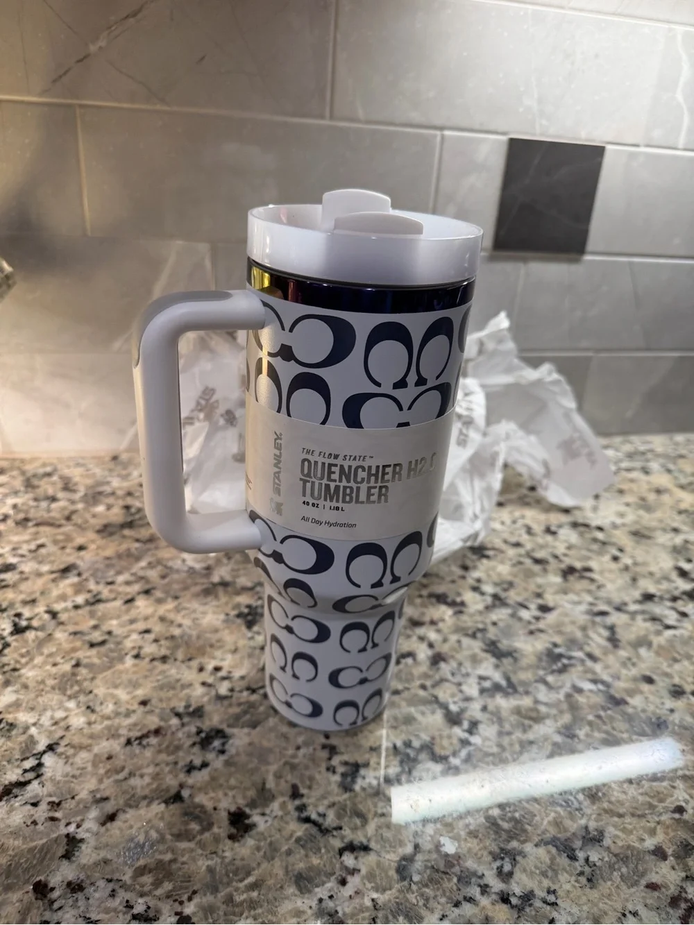 Stanley White & Navy Quencher H2.0 Tumbler with Handle - Picture 1 of 1